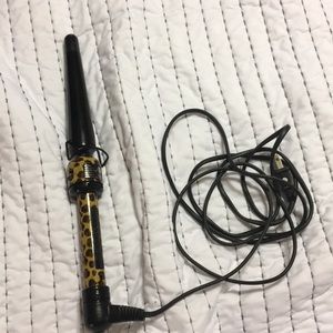 Hot Tools leopard curling iron.